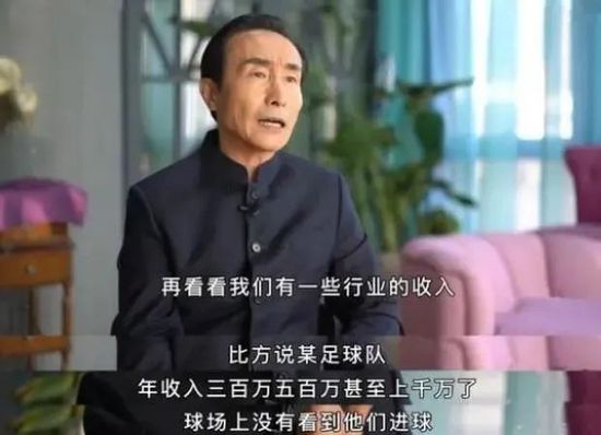 尽管阿劳霍可能会与巴萨续约，但拜仁明夏似乎仍有一点机会，阿劳霍一直都是图赫尔和弗罗因德的理想新援人选。